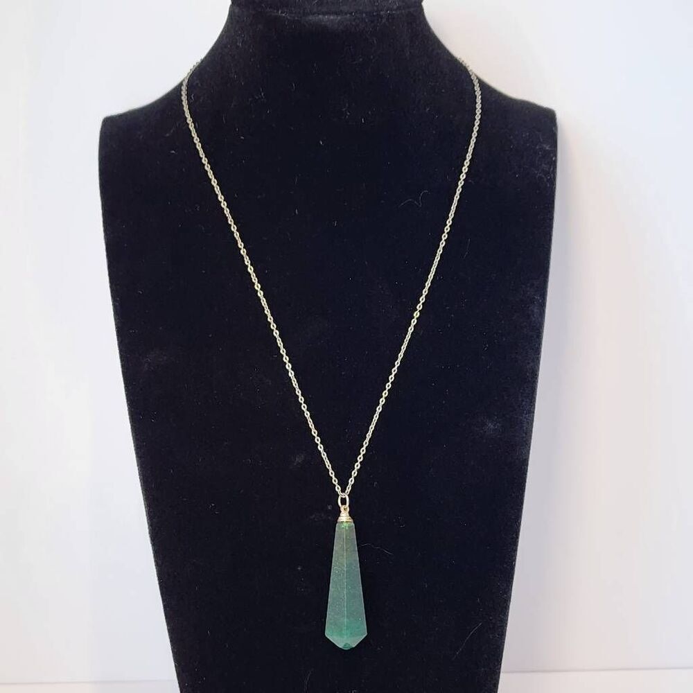 Diamond Shape Stone pendant 18" chain Necklace